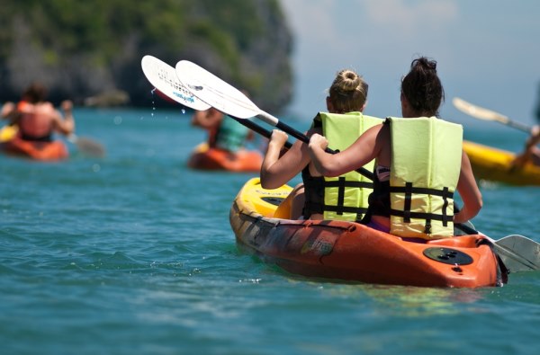 How to sit in a tandem kayak